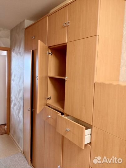 Стенка в прихожую бу