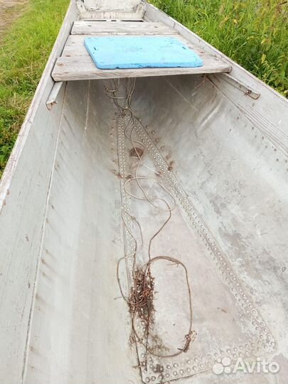 Лодка моторная