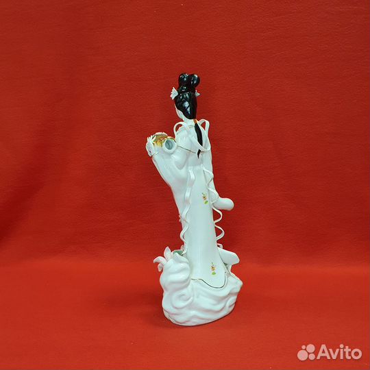 Фарфоровая статуэтка Гейша 1