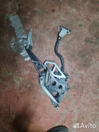 Suzuki gsx r кронштейн подножки правый катана