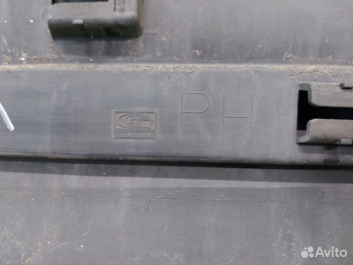 Молдинг двери передний правый Audi Q7 4LB ccma