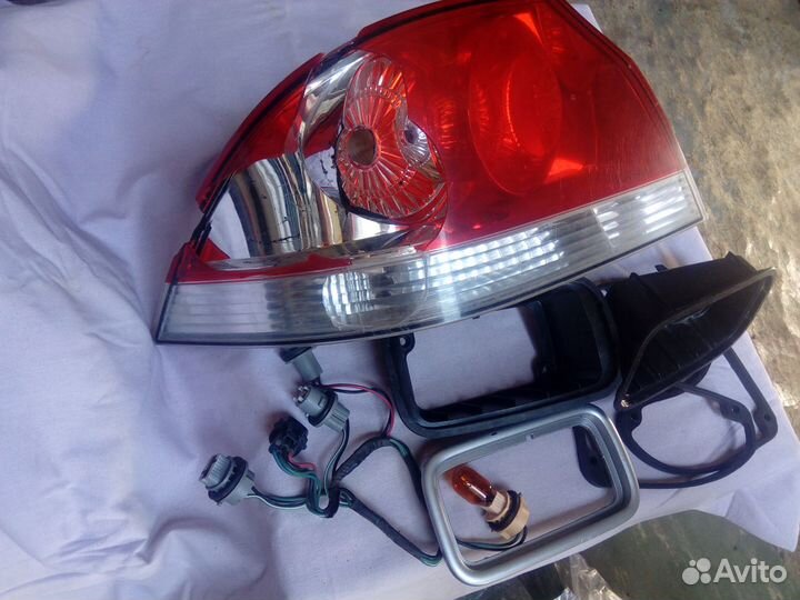 Задний фонарь Ниссан Нота, Ланцер 9