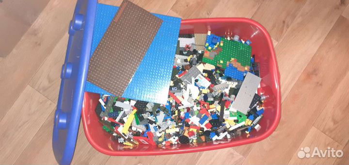 Коробка с lego