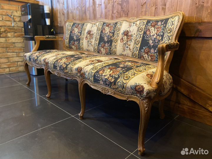 Старинный диван