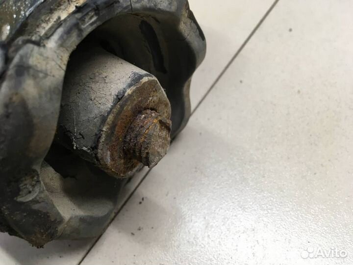 Рычаг передний нижний левый Land Rover Discovery 4