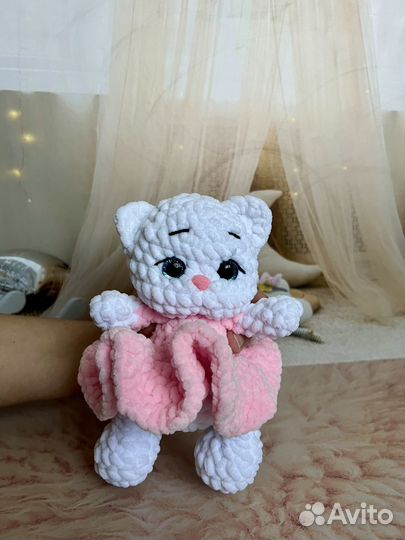 Вязанные игрушки ручной работы Кошечка