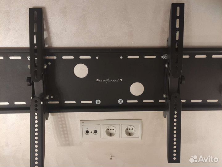 Настенное крепление для телевизора до 100 кг