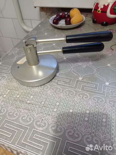 Закаточная машинка для банок