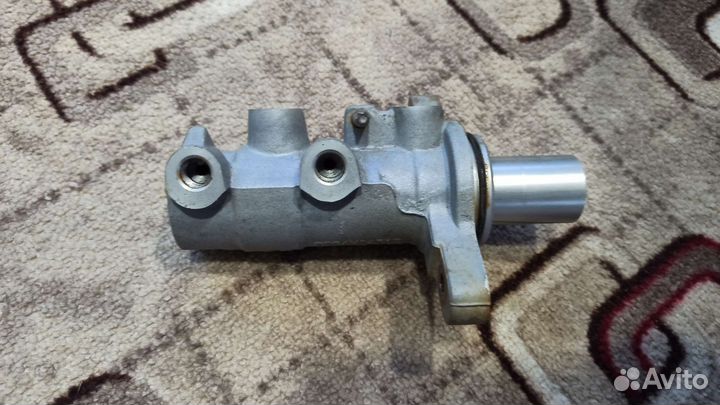 Главный тормозной цилиндр iveco