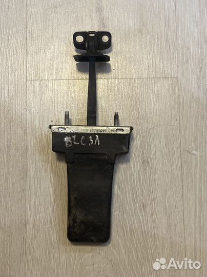 Ограничитель двери задний Saab 9-3, Cadillac BLS