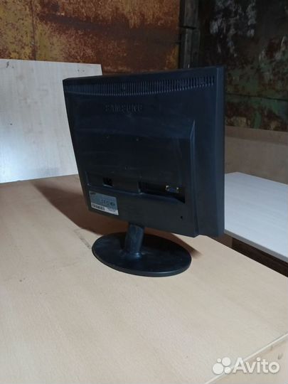 Монитор Samsung SyncMaster E1720NR