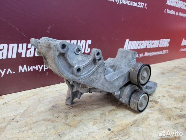 Кронштейн генератора Renault Logan