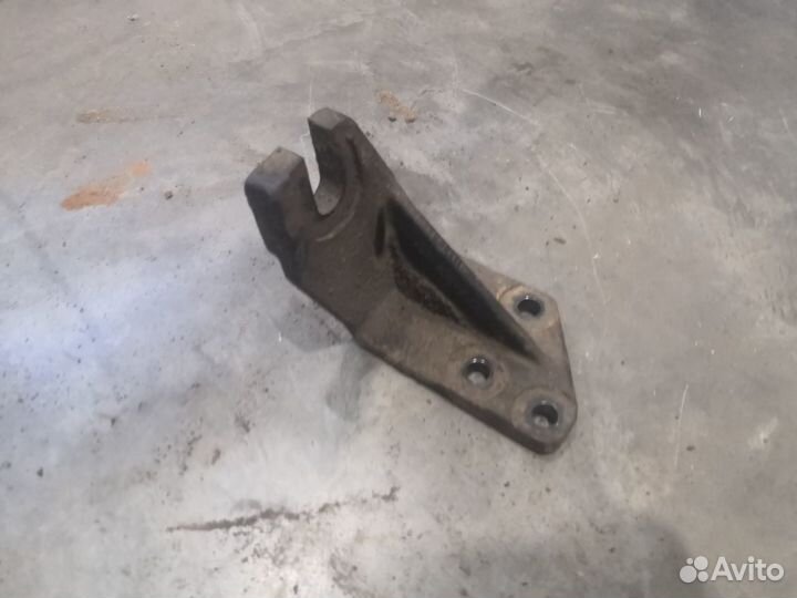 Кронштейн поддерживающий кппправый/левый kamaz5490