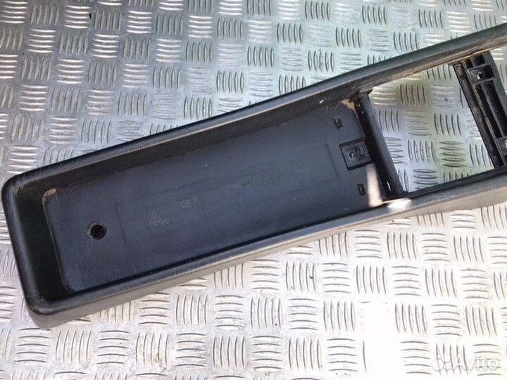 Центральная консоль Mercedes-Benz S124 M102.963