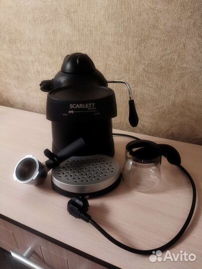 Кофеварка рожковая Scarlett SC-037