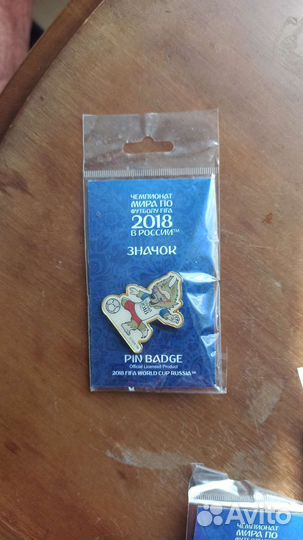 Официальные значки чм по футболу 2018года