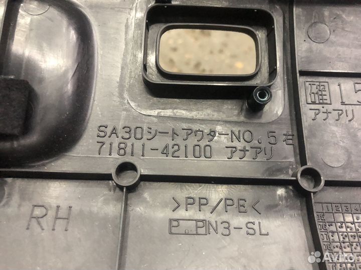 Накладка правого сиденья Cruiser 200 Lexus LX-570