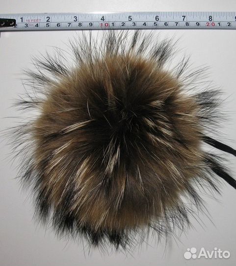 Огромные меховые помпоны
