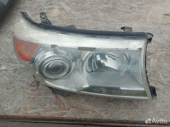 Фары на toyota land cruiser 200 переднии