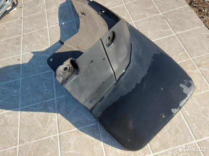 Брызговик задний правый Toyota Land Cruiser Prado