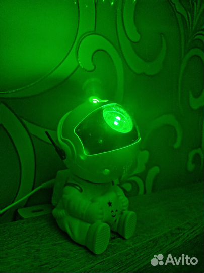 Ночник проектор космонавт