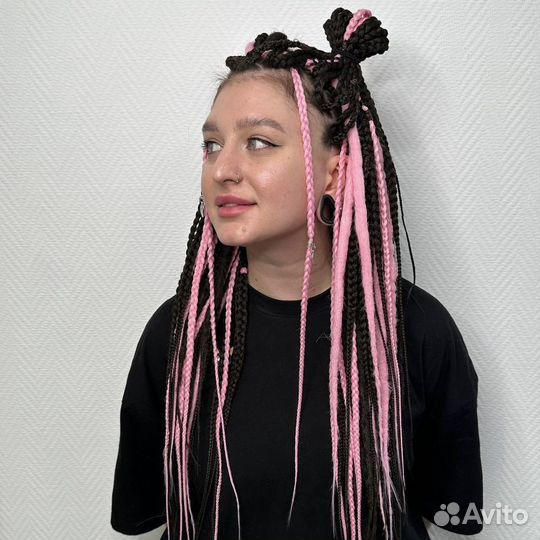 Вплетение кос, дредов, локонов