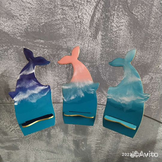 Подставка для телефона из дерева и смолы