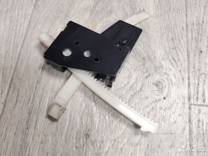 Узел крепления крышки 302H902120 kyocera M2035DN