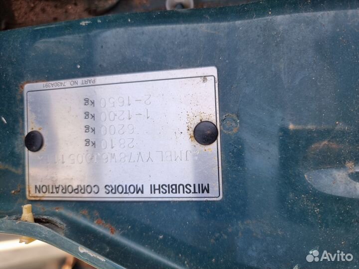 Кузов кусок Mitsubishi Pajero 3 2006г 3.2 зеленый