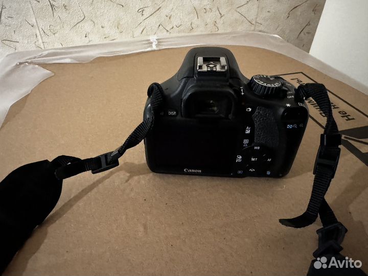 Зеркальный фотоаппарат Canon