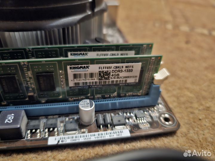 Материнская плата с процессором и памятью