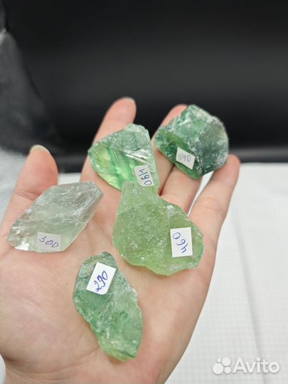 Зелёный флюорит необработанный