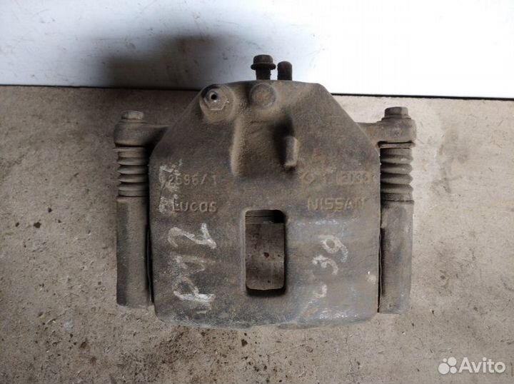 Суппорт передний правый Nissan Primera P12E