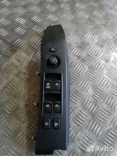 Блок управления стеклоподъемниками передний левый