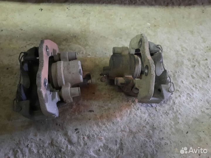 Тормозной суппорт передний Ford Focus 2