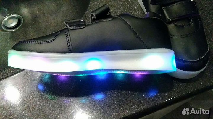 Новые LED кроссовки на 30-31 размер
