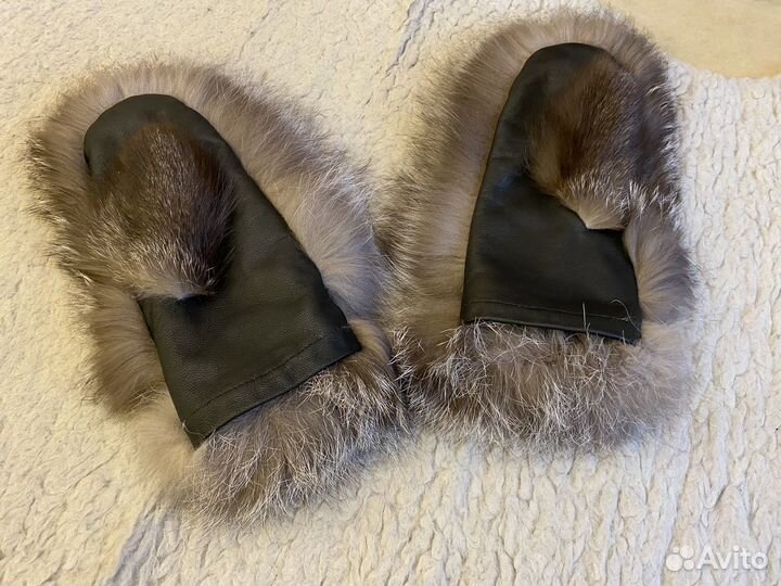 Шапка и рукавицы из меха лисы (чернобурка)