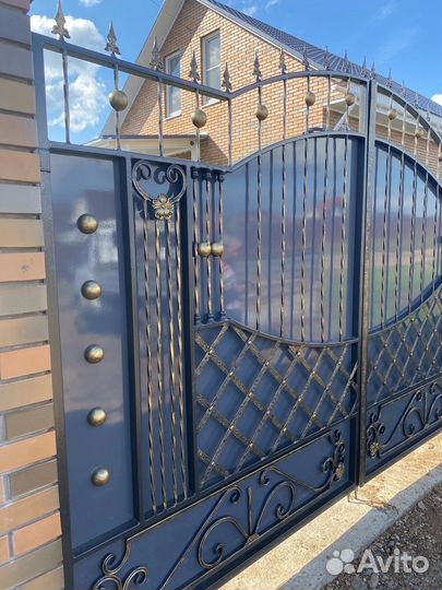 Кованные распашные ворота