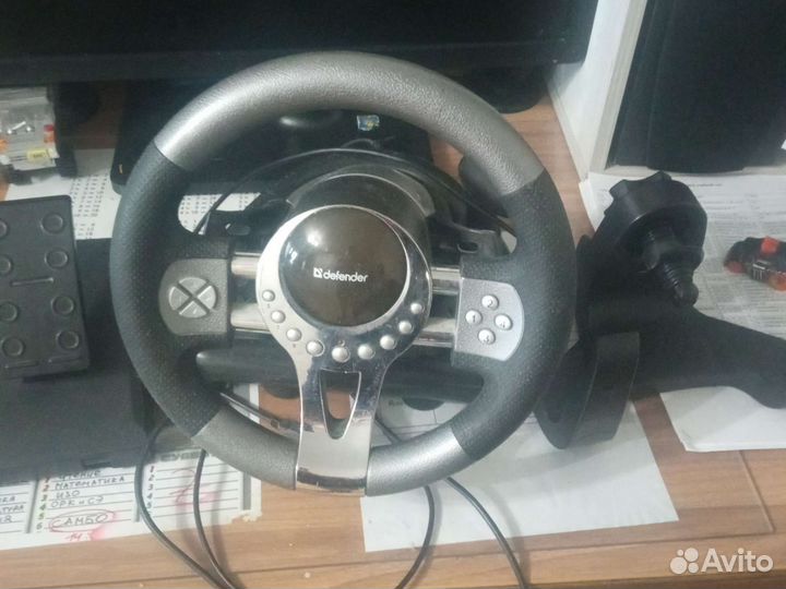 Игровой руль с педалями