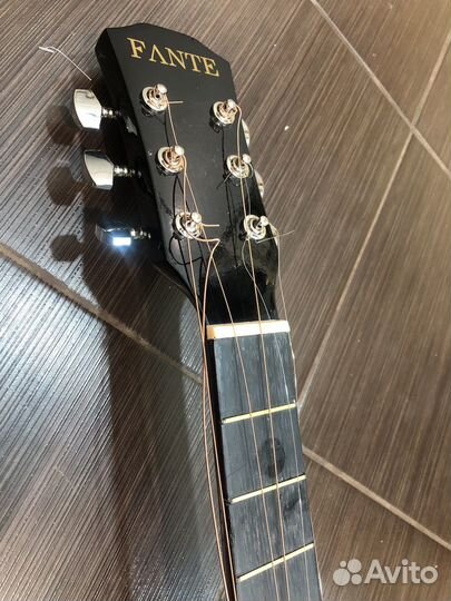 Акустическая гитара