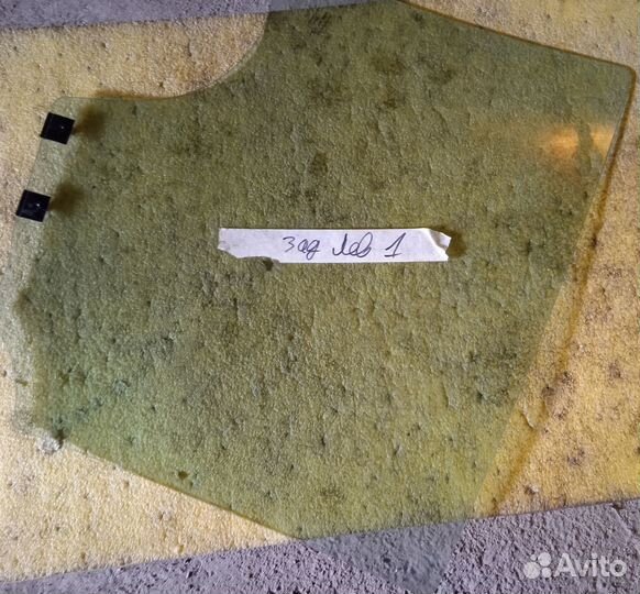 Боковое стекло Рено sandero 1