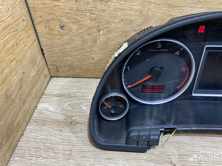 Панель приборов Audi A4 B7 дизель 1121264
