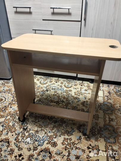 Стол для ноутбука