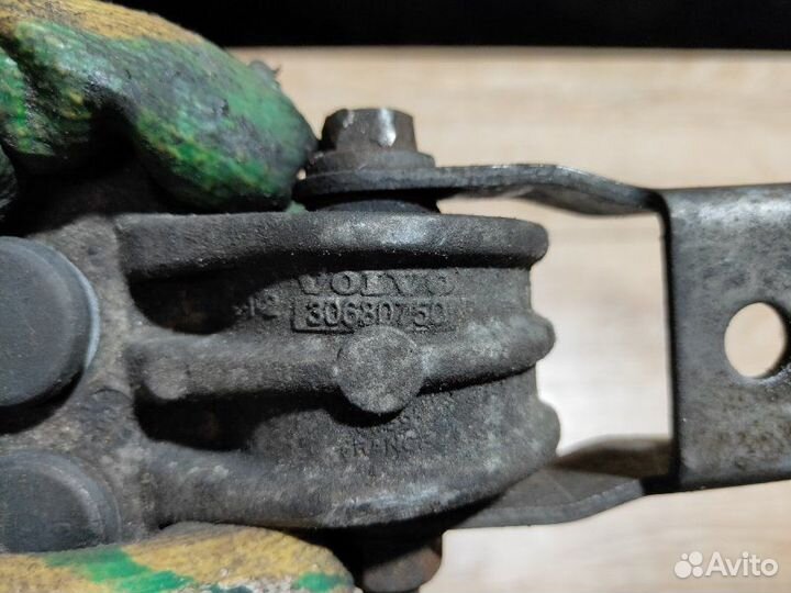 Тяга двигателя реактивная Volvo Xc90 D5244T4 2006