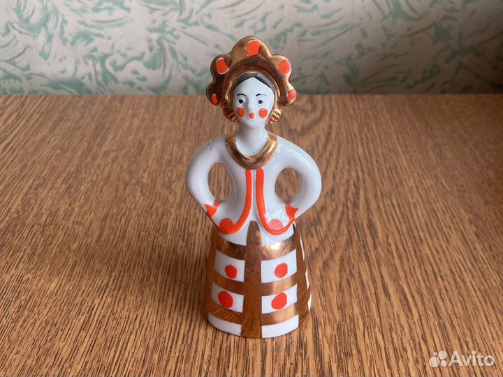 Статуэтка фарфор