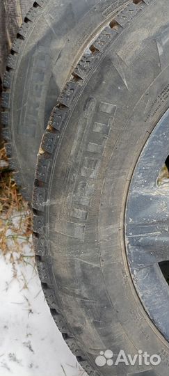 Pirelli Carrier 215/65 R16