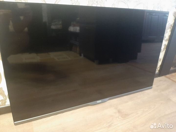 SMART tv philips 47 дюймов (120 см)