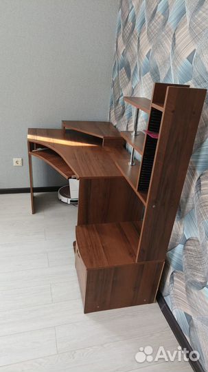 Компьютерный стол угловой