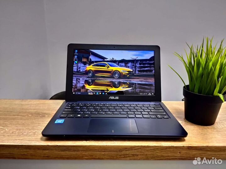 Нетбук asus E202S