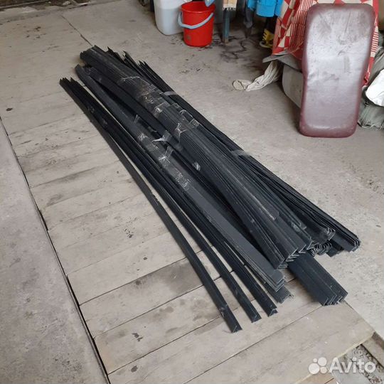 Уголок пластиковый пвх защитный (бандажный)